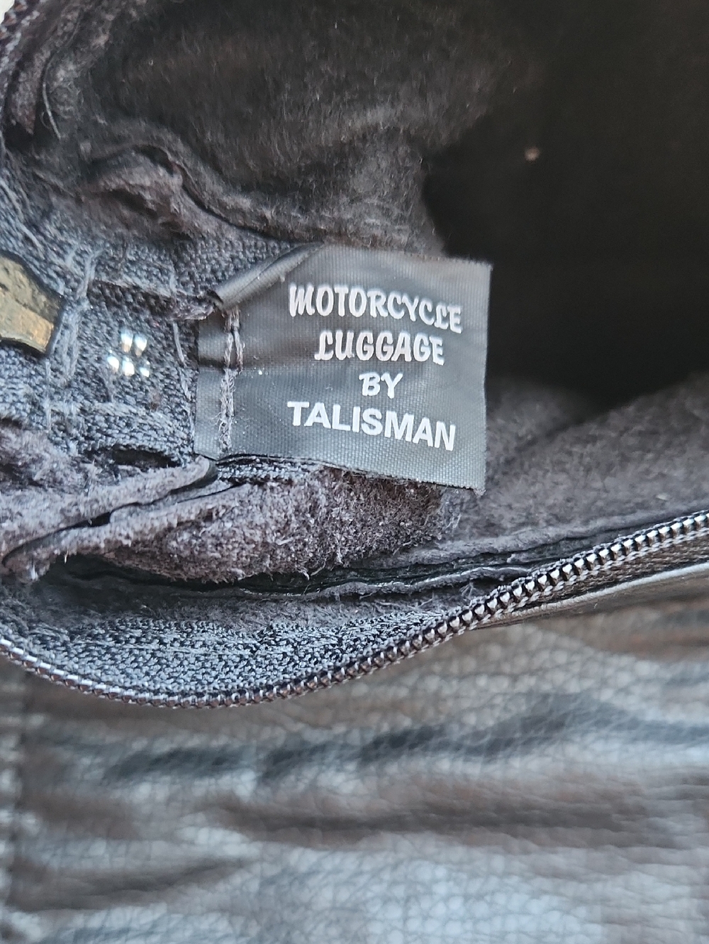 TALISMAN Motorcycle Vintage Black Leather Crossbody Bag with Silver Concho - Picture 2 of 9